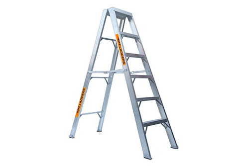 Aluminium step ladder